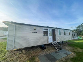 Superb 8 Berth Caravan At Caldecott Hall Country Park, Norfolk Ref 91055C